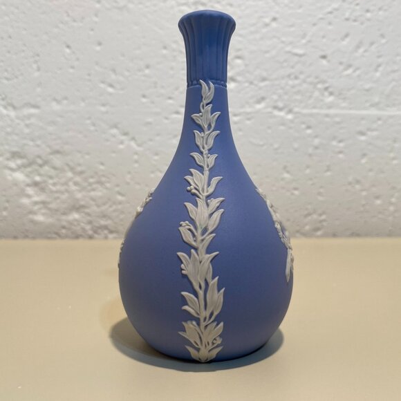 Wedgwood Blue Jasperware Bud Vase with White Motif - Cupid - Picture 2 of 5